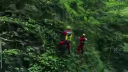 At over 800 meters above the ground, a safety clip is the only lifeline