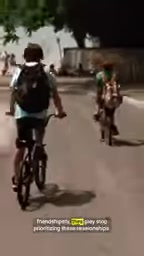 男孩逐渐不再重视亲密关系