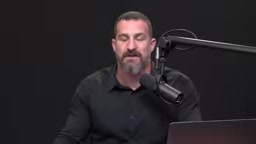 Huberman explaining why he does not recommend melatonin supplements