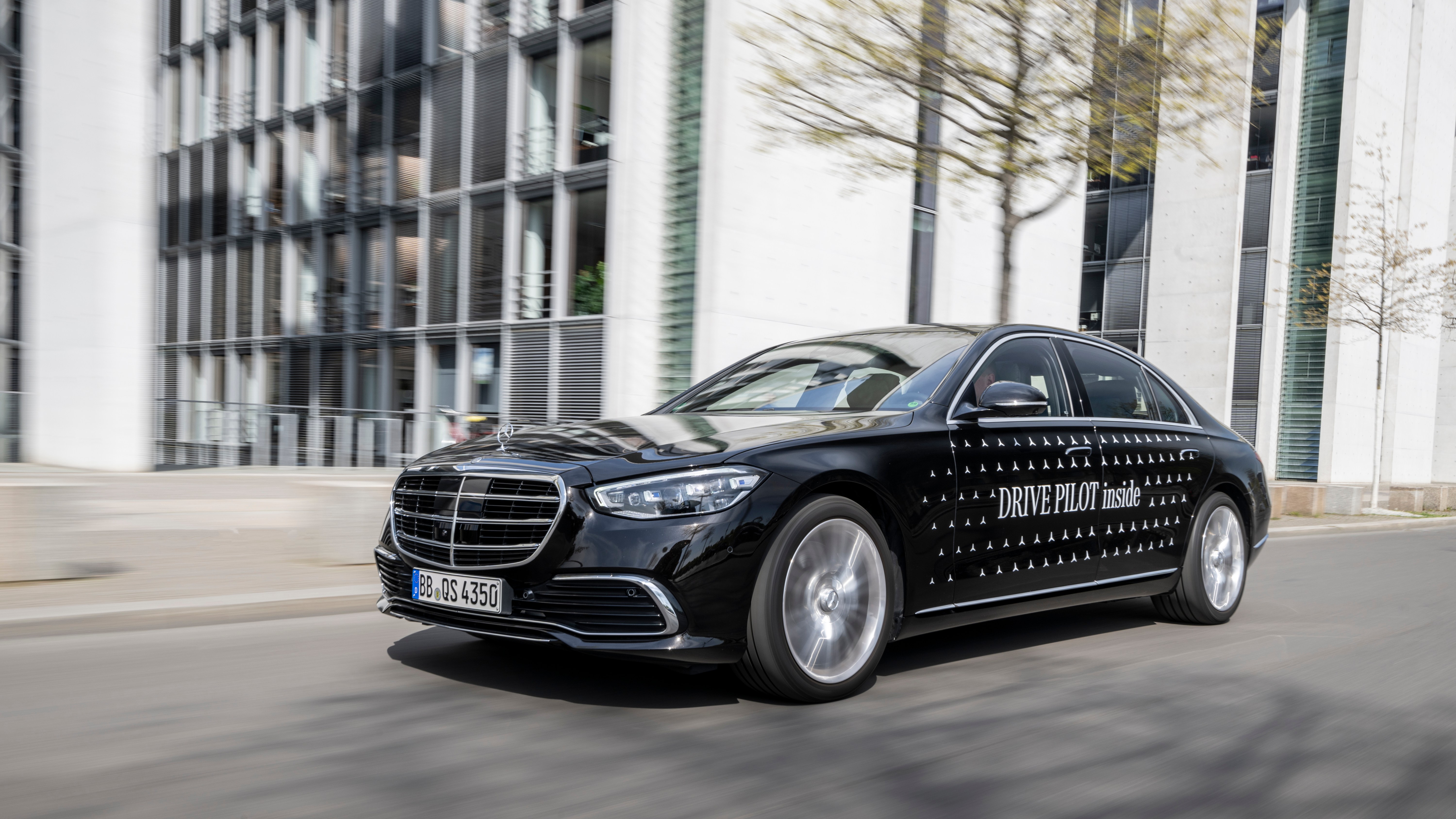 US Regulators Step In: Robotaxis to Use Cyan Lights to Indicate Autonomous Driving Status